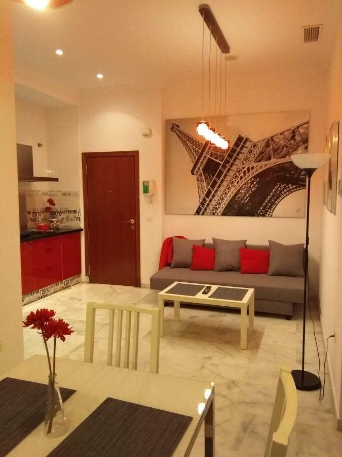 Apartamentos Rg Triana, Calle Castilla Con Patio Sevilla Exterior foto